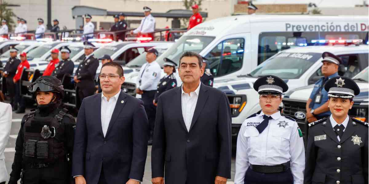 Sergio Salomón Céspedes entrega equipamiento a la Policía Estatal