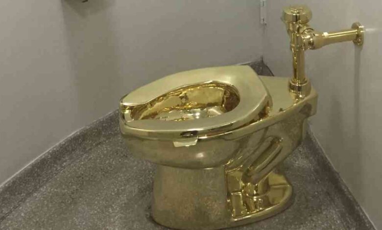 inodoro de oro