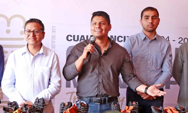 Entrega Omar Muñoz uniformes al personal del Servicio de Recolección de Residuos Sólidos Urbanos