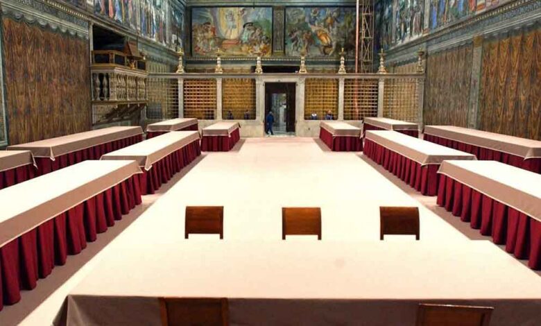 El Vaticano cierra la Capilla Sixtina; Cardenales aguardan el cónclave