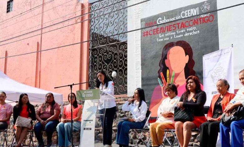 Ariadna Ayala se suma a la pinta de los murales por la paz y la dignidad de las víctimas
