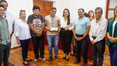 Tonantzin Fernández entrega apoyos económicos a cholultecas