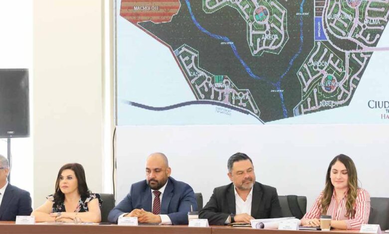Empresarios de Ciudad Maderas donan al gobierno de Puebla 6.5 hectáreas para vivienda social