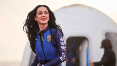 Katy Perry y 5 tripulantes más, regresan con éxito a la Tierra tras vuelo espacial