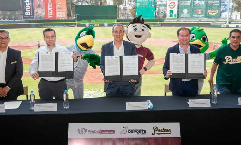 Firman convenio de colaboración el IMDP y el Club Pericos de Puebla