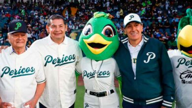 En compañía de su papá, el Gobernador Armenta acude a inicio de temporada de Pericos