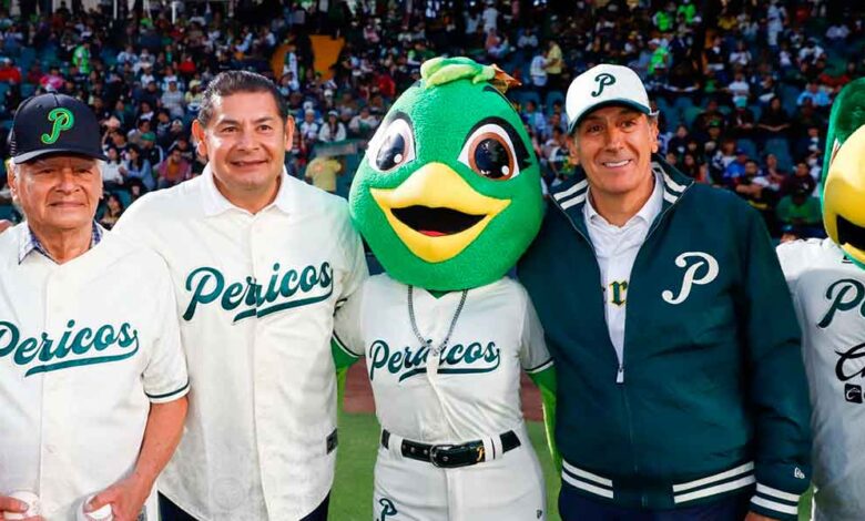 En compañía de su papá, el Gobernador Armenta acude a inicio de temporada de Pericos