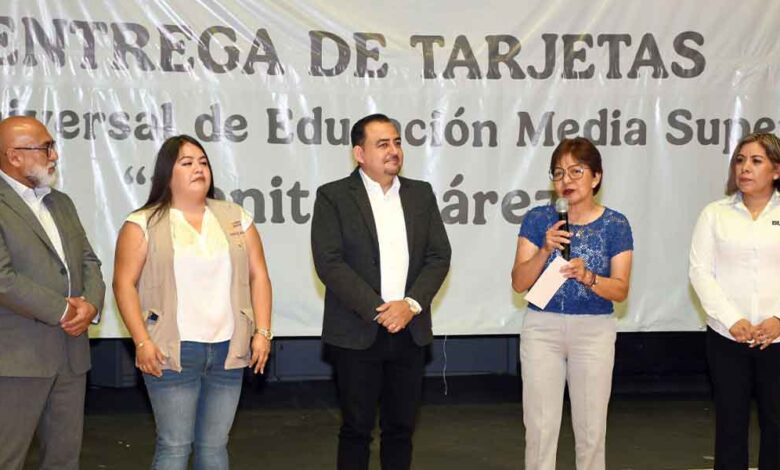 Entrega Rectora Lilia Cedillo tarjetas de la Beca Universal de Educación Media Superior “Benito Juárez”