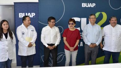 Entrega Rectora Lilia Cedillo 50 microscopios para laboratorios en CU2