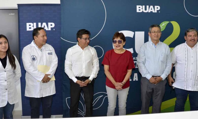 Entrega Rectora Lilia Cedillo 50 microscopios para laboratorios en CU2