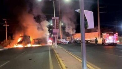 Ola de bloqueos carreteros en cinco municipios de Sinaloa tras acción de grupos delictivos