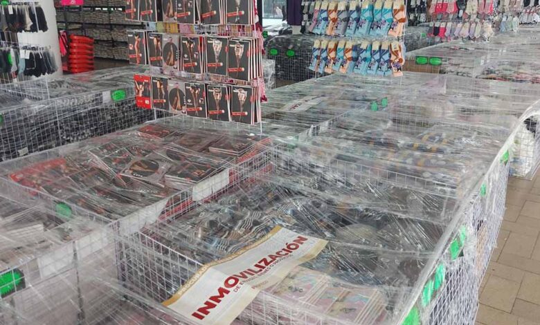 Inmovilizan gobierno estatal y Profeco productos textiles en tienda de importaciones