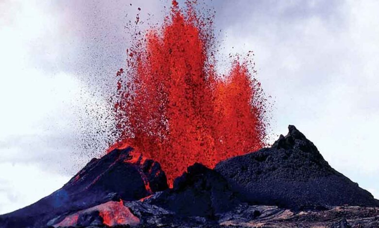 El Volcán Kilauea en Hawái entra en erupción con chorrros de lava de hasta 300 metros