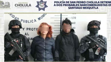 Policía de San Pedro Cholula detiene a dos probables narcomenudistas en Santiago Mixquitla