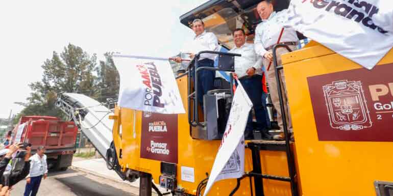 Gobierno Estatal y nueve municipios, trabajan intensamente en vialidades de Puebla.