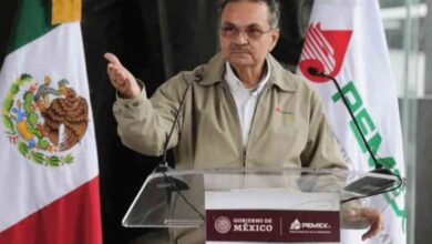 Exdirector de Pemex abandona rueda de prensa tras preguntas sobre sobornos durante su gestión