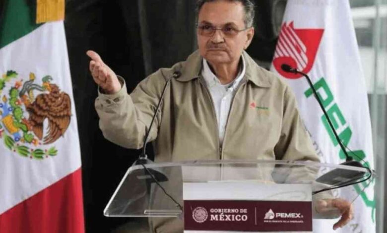 Exdirector de Pemex abandona rueda de prensa tras preguntas sobre sobornos durante su gestión