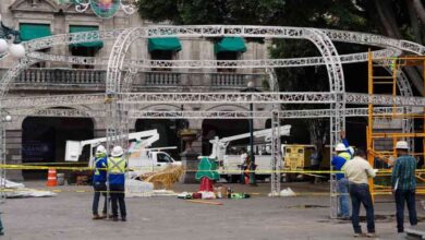 Instala Gobierno de la Ciudad adornos conmemorativos a las Fiestas Patrias