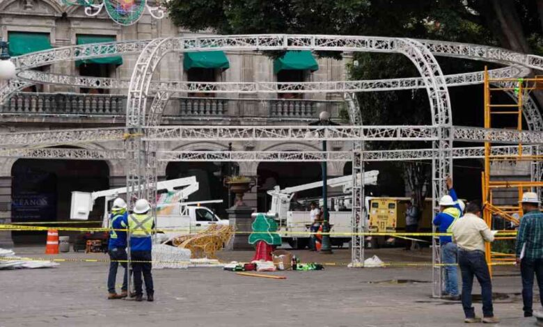 Instala Gobierno de la Ciudad adornos conmemorativos a las Fiestas Patrias