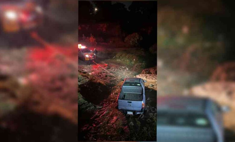 Protección Civil extrae a una persona varada en una barranca