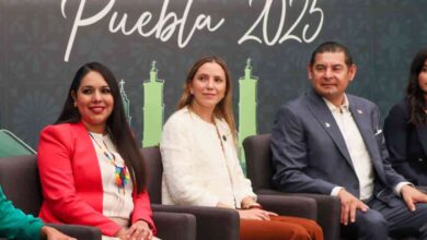 Acompaña Tonantzin Fernández al gobernador Alejandro Armenta en la presentación del Mundial de Voleibol de Playa Sub 21