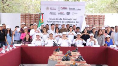 Armenta impulsa economía local; promete comprar calzado de productores de Tehuacán y fortalecer la industria zapatera