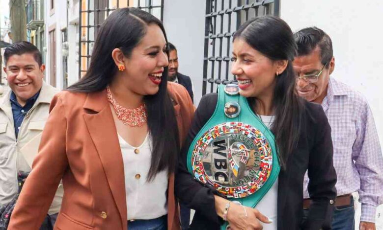 En compañía de Gaby “La Bonita” Sánchez, Tonantzin Fernández entrega becas a jóvenes deportistas y universitarios