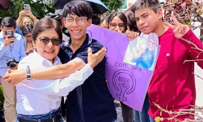 BUAP_ Lilia Cedillo propone pase automático y becas para estudiantes