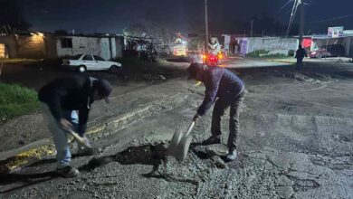 En Amozoc realizan bacheo nocturno para mejorar vialidades