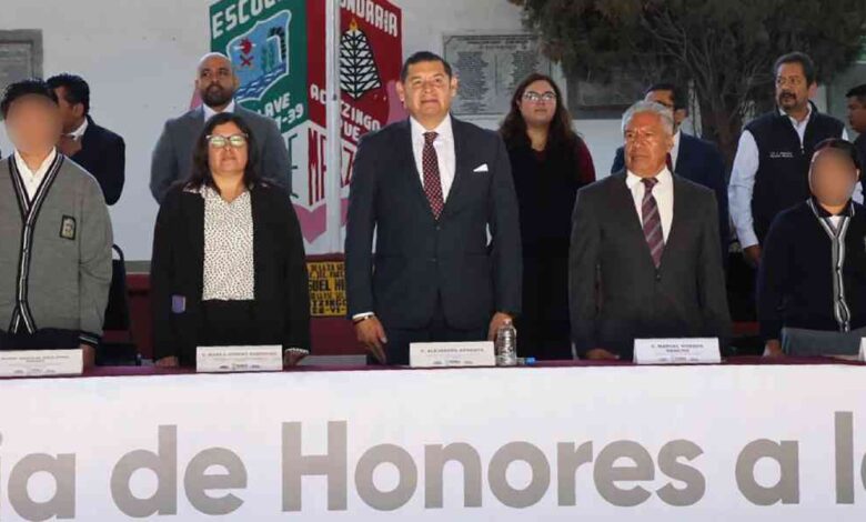 En regreso a su alma máter, Alejandro Armenta anuncia mejoras y apoyo a escuelas con energía limpia