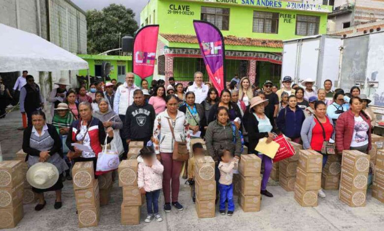 Gobierno de Puebla Capital refuerza apoyo social en Juntas Auxiliares con la entrega de despensas en Azumiatla