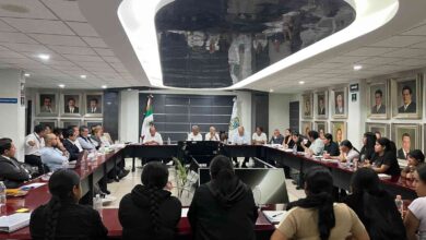 Gobierno de Puebla dialoga con normalistas para atender demandas