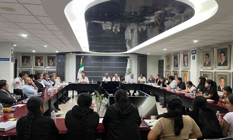 Gobierno de Puebla dialoga con normalistas para atender demandas