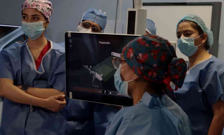 ISSSTEP realiza primera cirugía de rodilla con robot asistido por inteligencia artificial