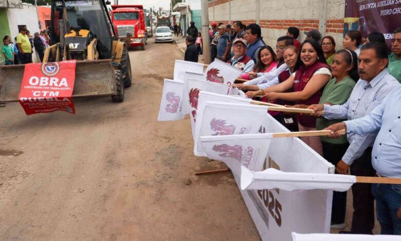 La presidenta municipal dio el banderazo de arranque de pavimentación en San Cosme Texintla
