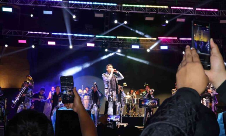 La vibra de Carnaval llega a la 75 Feria de Cholula con banda La Misteriosa