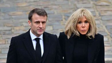 Macron prepara demanda contra influencer por afirmar que su esposa nació hombre