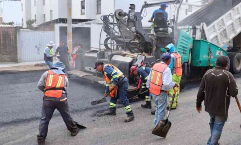Obras de calidad _Bien y a la Primera__ Gobierno de Pepe Chedraui refuerza la infraestructura vial en Loma Bella