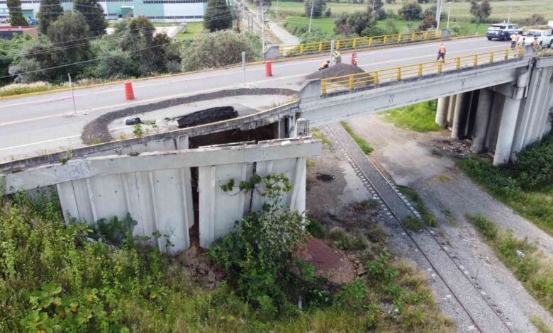 Secretaría de Infraestructura efectúa cierre temporal en acceso al aeropuerto por socavón