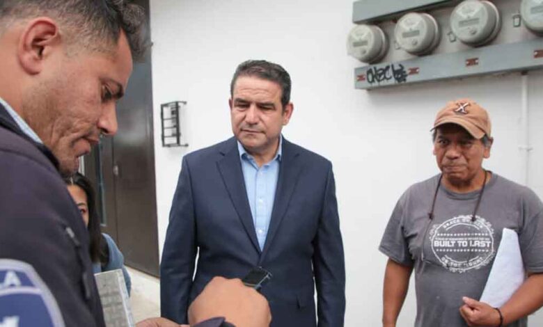 Gobierno de Puebla y empresarios cumplen compromisos; entregan primeros botones de alertamiento
