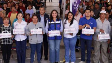 Beneficia Lupita Cuautle a 500 familias con entrega de focos ahorradores (1)