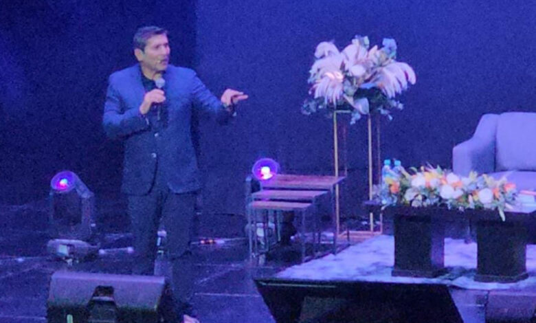 César Lozano