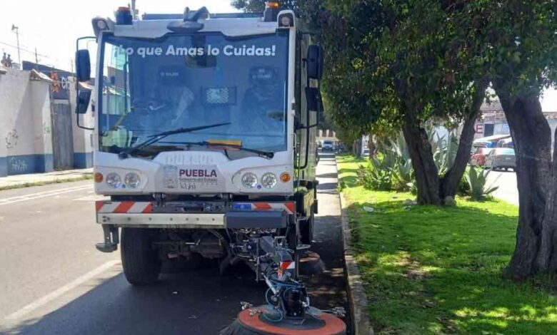 Lluvias aceleran operativo de limpieza; más de mil kilómetros barridos en Puebla