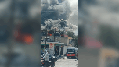 Megaincendio consume fábrica de colchones en