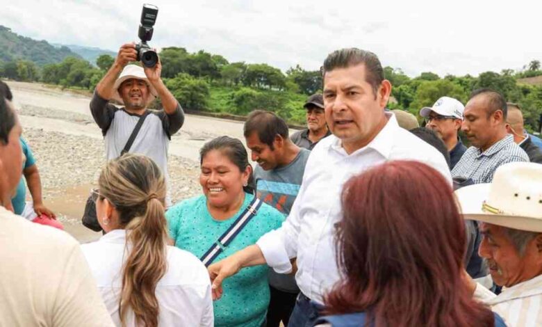 Puebla inicia dragado y reforzamiento del muro del Río Pantepec para prevenir desbordamientos en la Sierra Norte