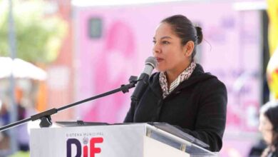 San Andrés Cholula se ilumina de rosa_ Gobierno de Lupita Cuautle impulsa prevención contra el cáncer de mama