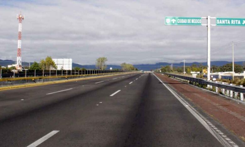La Secretaría de Infraestructura ha emitido un aviso importante a los automovilistas: se llevará a cabo el cierre temporal de dos carriles en ambos sentidos de la autopista México–Puebla