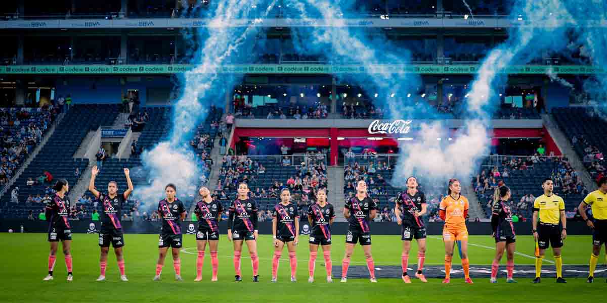 Duro debut: Puebla Femenil es superado por Rayadas en el Gigante de Acero