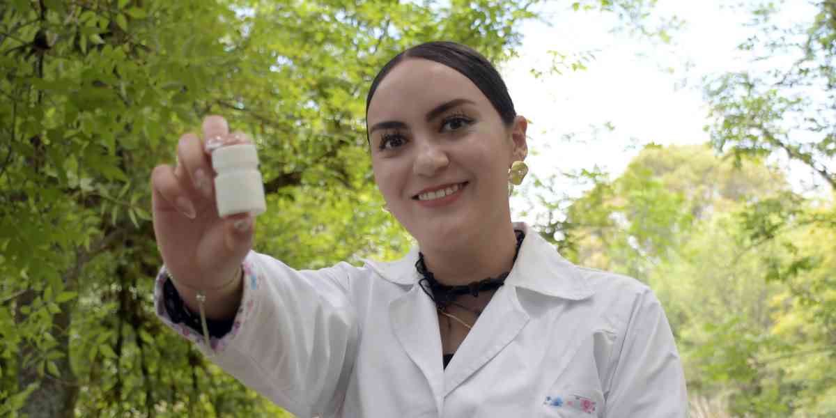 Estudiante de la BUAP crea bloqueador solar en polvo con zanahoria: busca proteger pieles sensibles