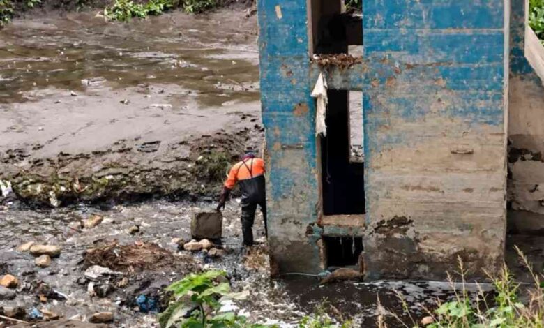 Gobierno de Pepe Chedraui realiza labores de limpieza en Puente Negro y Santuario ante lluvias